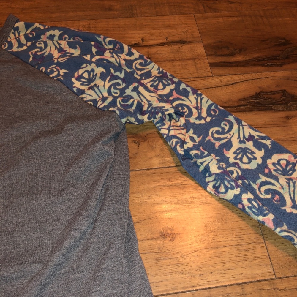 Lularoe Randy top. (Half-sleeve)